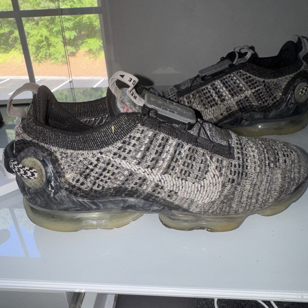 Nike Air VaporMax 2020 Flyknit Oreo Gray Black Mens 8.5 Sneakers CT1823-001 - Picture 4 of 9